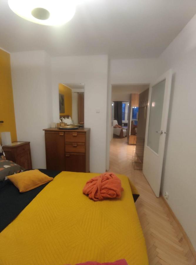 U Cioci Lutki Urocze Mieszkanie Z Balkonem Krakau Exterior foto